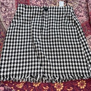 Black and white knit skirt